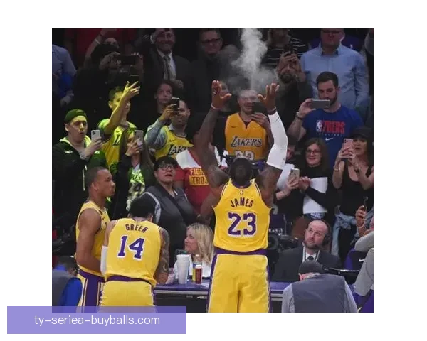 澳洲网红砸32万看湖人等空场