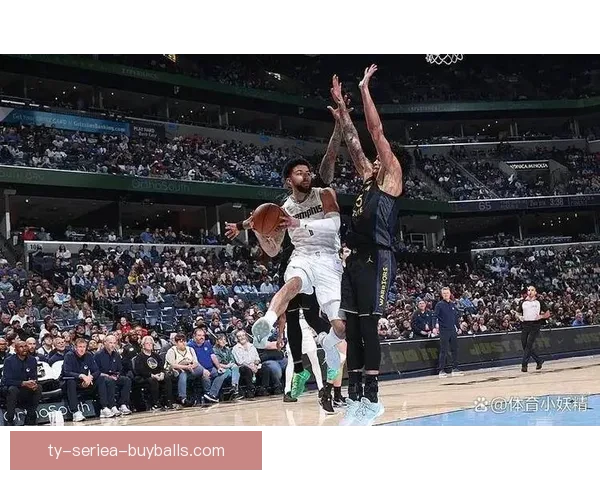 勇士八人上双胜灰熊里程碑格林